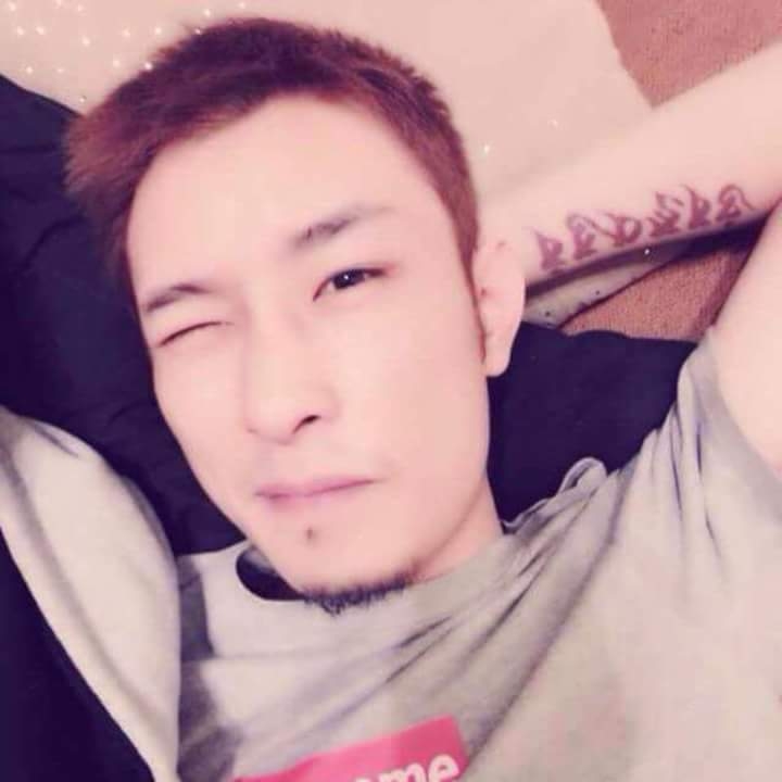 难得拥抱的第一张照片--咸阳相亲服务中心