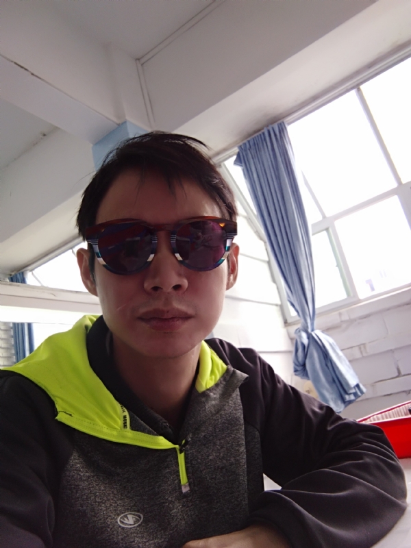 五华移民男的第一张照片--咸阳相亲服务中心