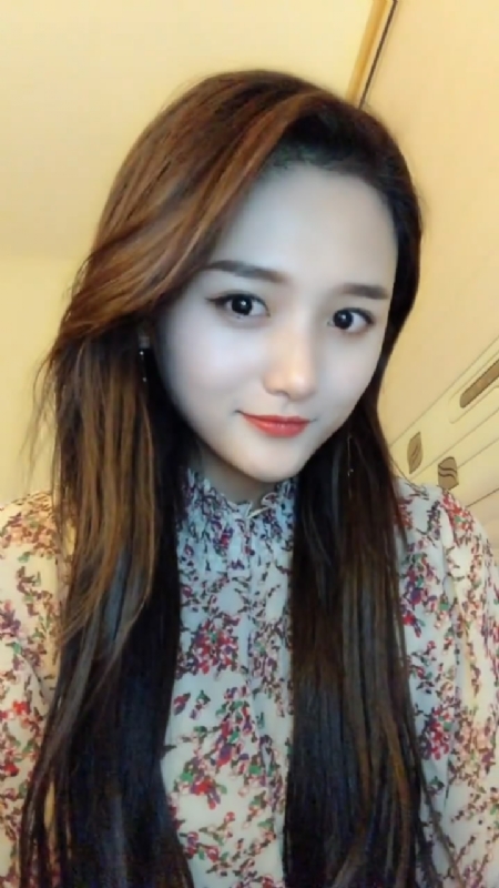 淡然一笑的第一张照片--咸阳相亲服务中心
