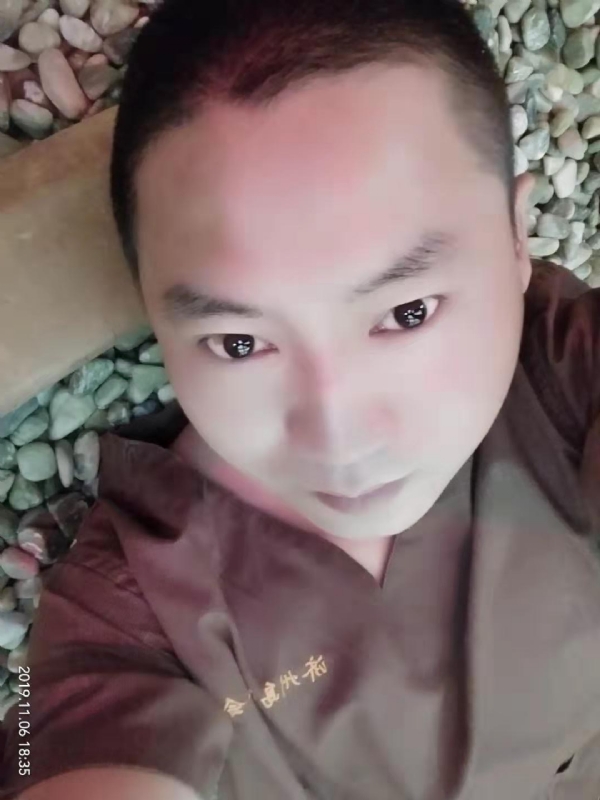 红枫叶的第一张照片--咸阳相亲服务中心
