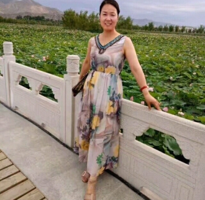 红叶的第一张照片--咸阳相亲服务中心