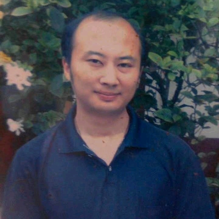 石峰里的生命的第一张照片--咸阳相亲服务中心