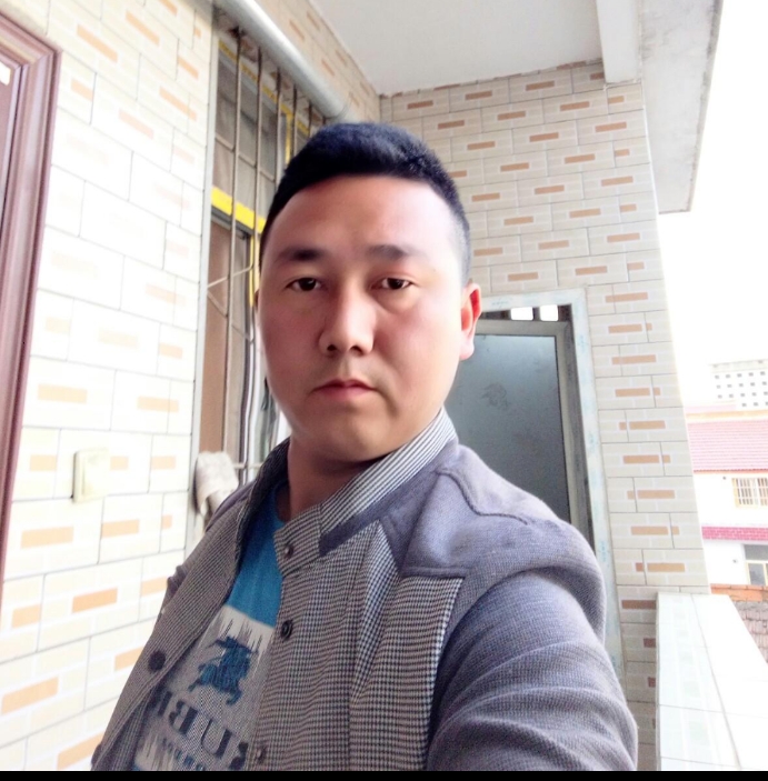 帅帅的大叔的第一张照片--咸阳相亲服务中心