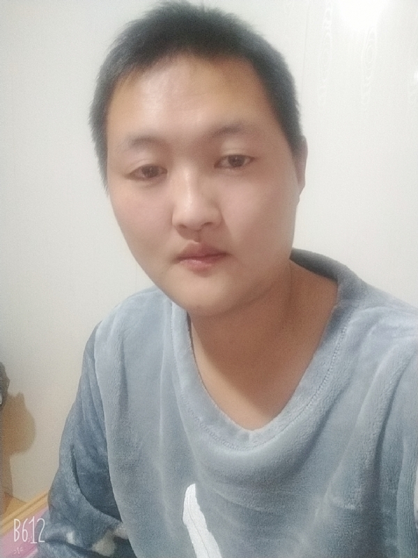 烟圈里透着伤的第一张照片--咸阳相亲服务中心