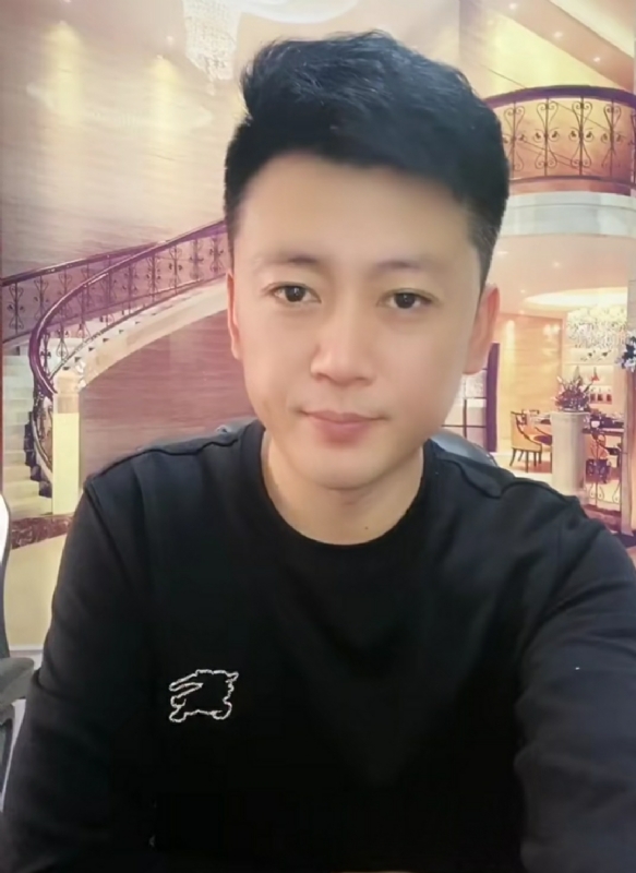 屋顶拾荒人的第三张照片--咸阳相亲服务中心