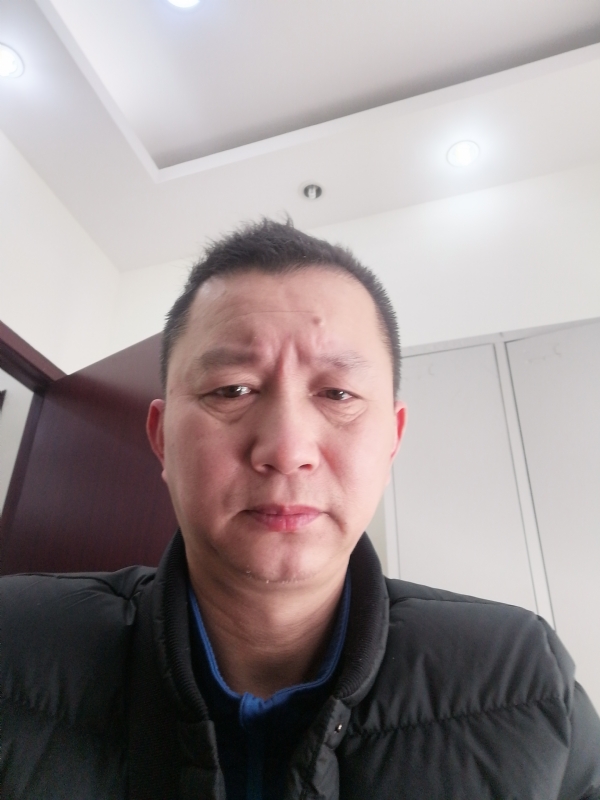 相视而笑的第一张照片--咸阳相亲服务中心