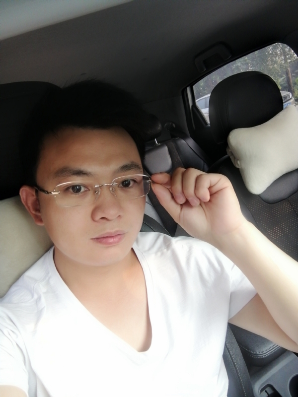 幸福的拥抱的第二张照片--咸阳相亲服务中心