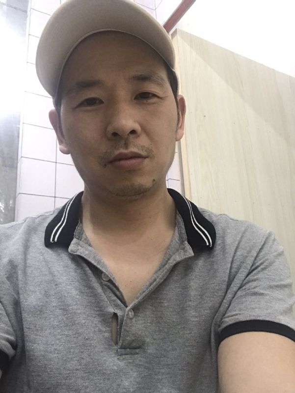 老何的第一张照片--咸阳相亲服务中心