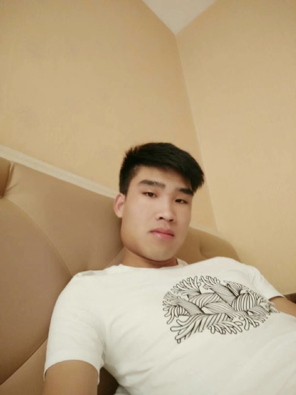谁不曾孤单上路的第一张照片--咸阳相亲服务中心