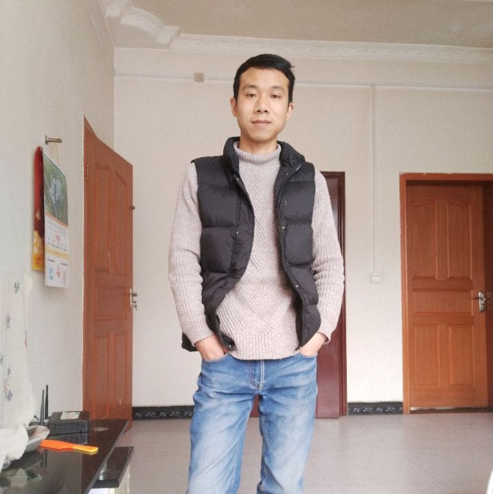 小伙子的第一张照片--咸阳相亲服务中心
