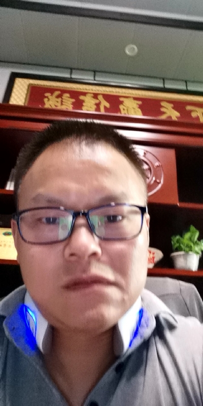 模具工匠的第一张照片--咸阳相亲服务中心