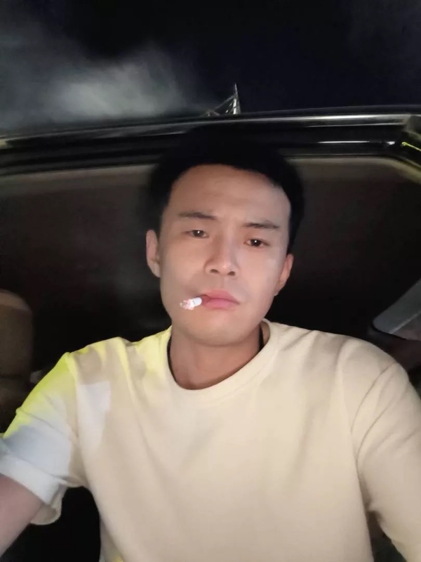 爱睡觉的土拨鼠的第一张照片--咸阳相亲服务中心