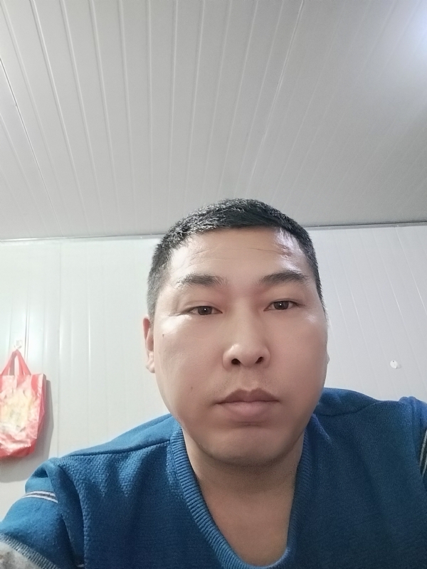 开着拖拉机去兜风的第一张照片--咸阳相亲服务中心