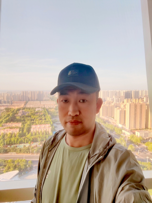 勇攀高峰的第一张照片--咸阳相亲服务中心