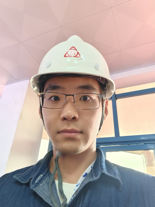 何鹏宇的第二张照片--咸阳相亲服务中心
