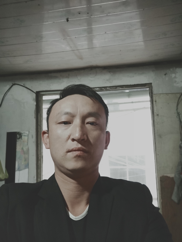 放弃爱你的第一张照片--咸阳相亲服务中心