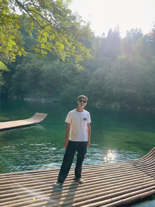 林言的第三张照片--咸阳相亲服务中心