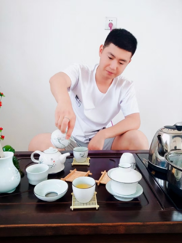 日月的第二张照片--咸阳相亲服务中心