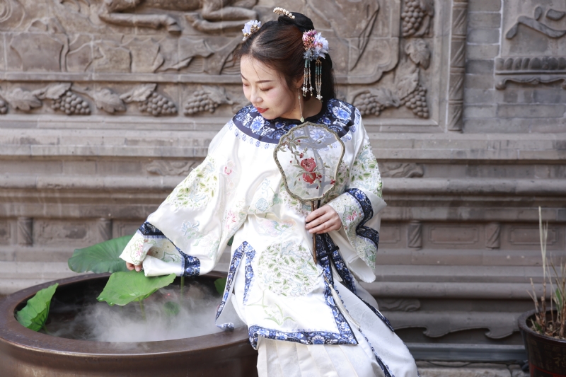 认真的雪的第一张照片--咸阳相亲服务中心